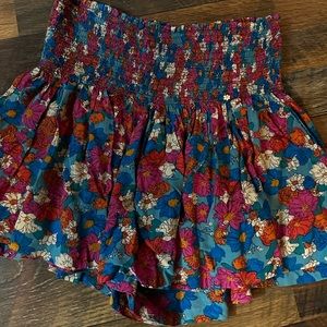 Natural Life Daisy skort. Floral pattern. Size M.